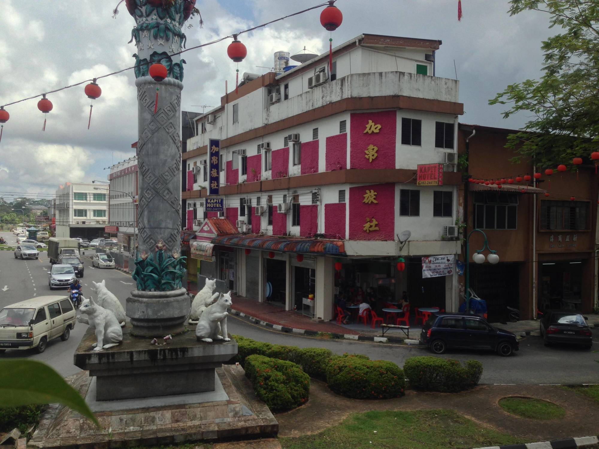 My Place Hotel & Lodge Kuching Esterno foto