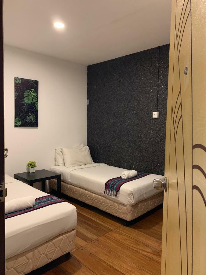 My Place Hotel & Lodge Kuching Esterno foto